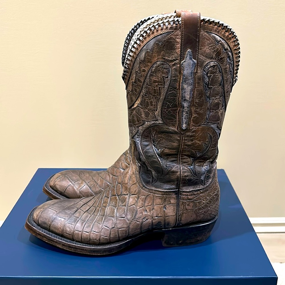 LUCCHESE men’s giant gator boot.  10.5 stonewashed tan